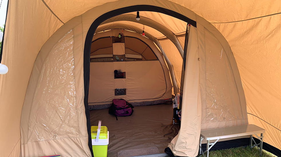 Luxury camping and glamping gear: Robens Woodview inflatable tent interior